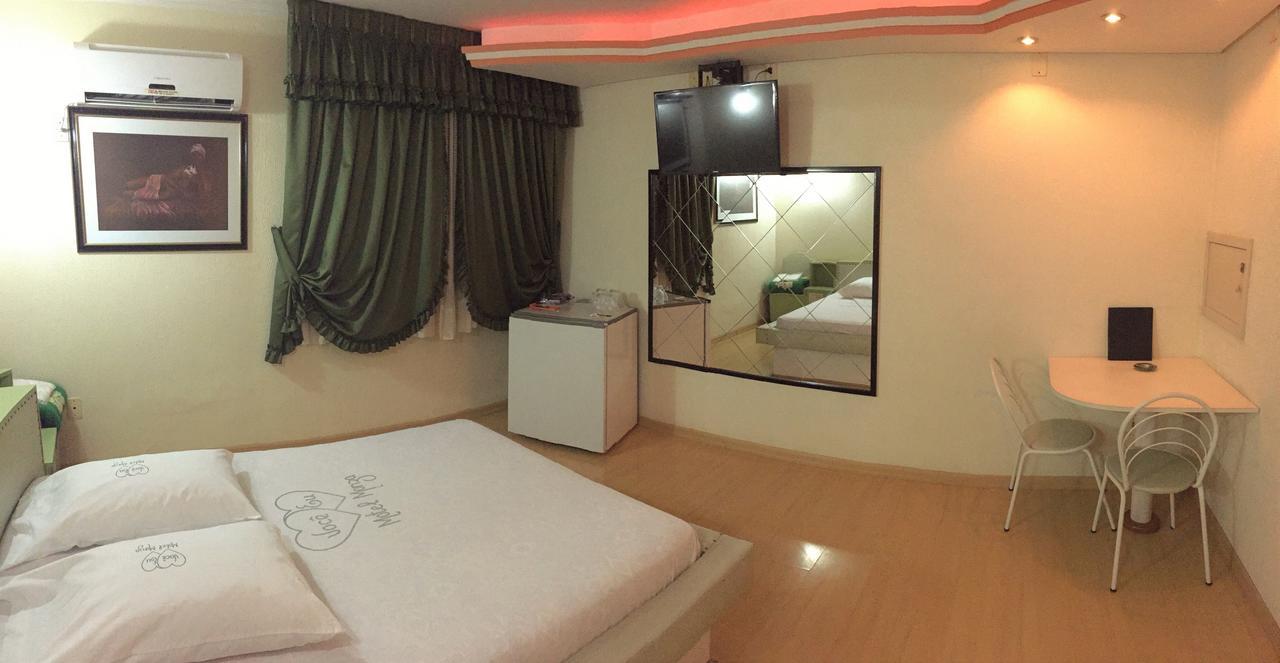 Motel Monza (Adults Only) Farroupilha Esterno foto